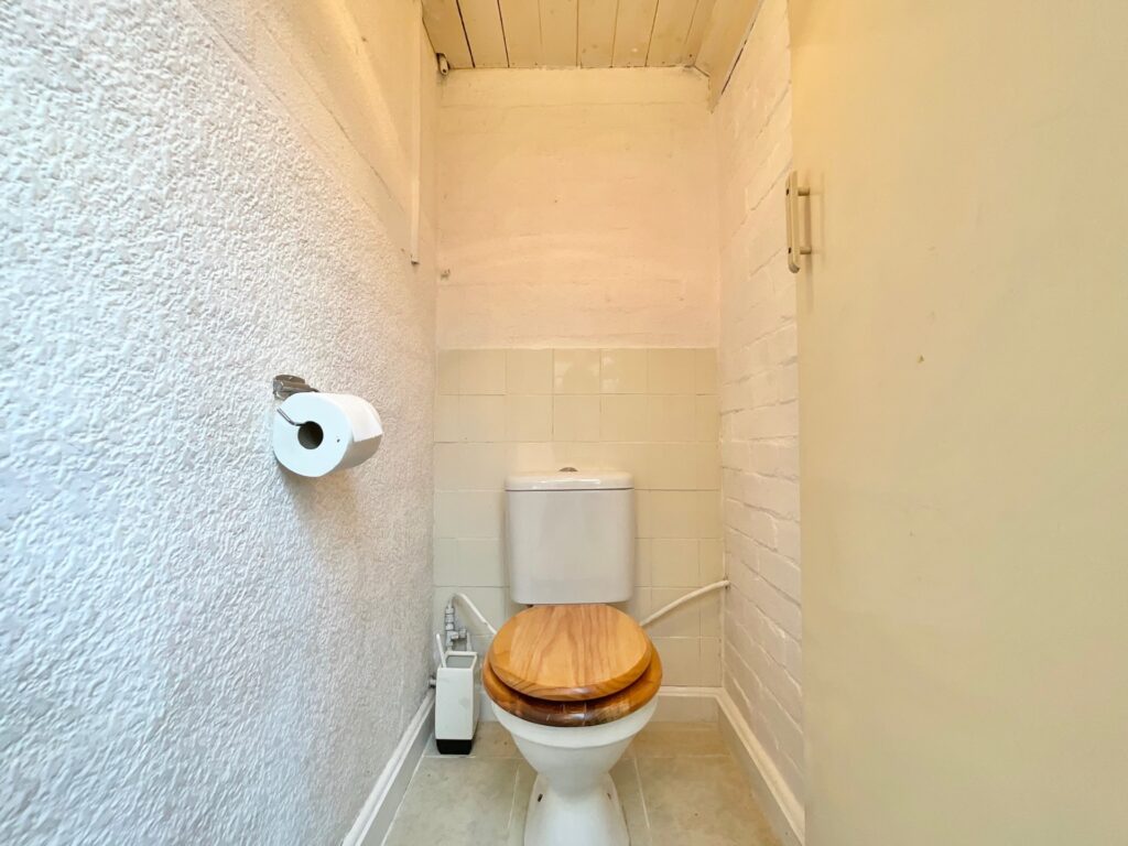The Avenue, Cheadle, ST10