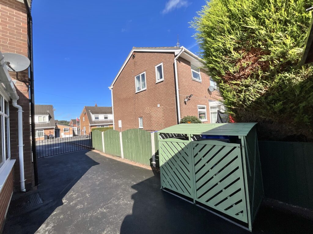 Tamar Grove, Cheadle, ST10