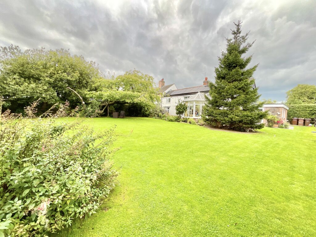 Heath Road, Bromstead, TF10