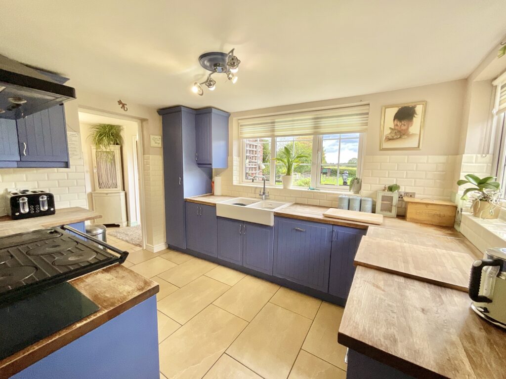 Heath Road, Bromstead, TF10