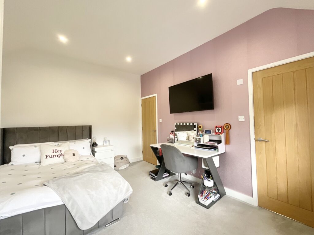 Queensville Avenue, Stafford, ST17