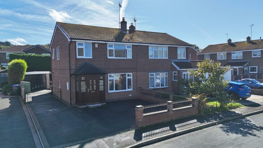 Tamar Grove, Cheadle, ST10