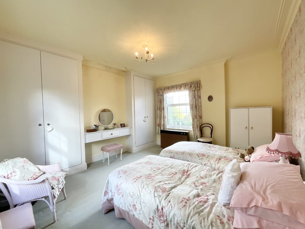 Breach Lane, Tean, ST10