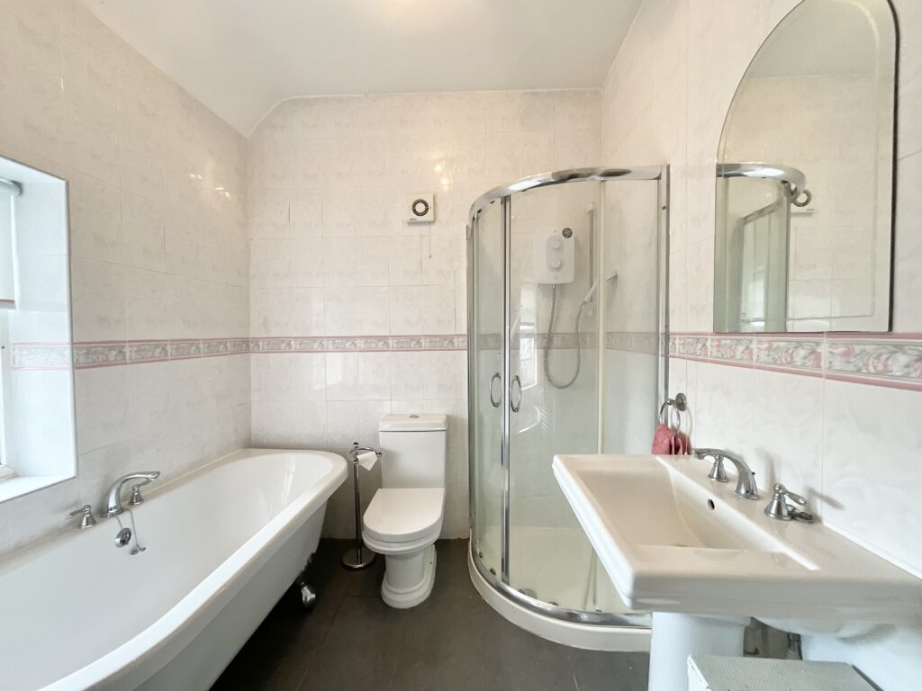 Breach Lane, Tean, ST10