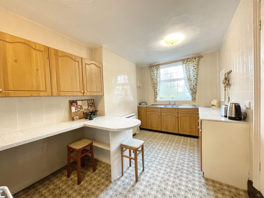 Breach Lane, Tean, ST10