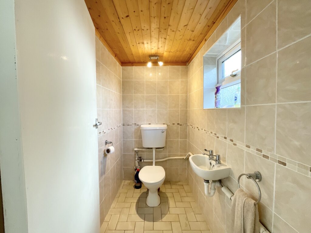 Breach Lane, Tean, ST10