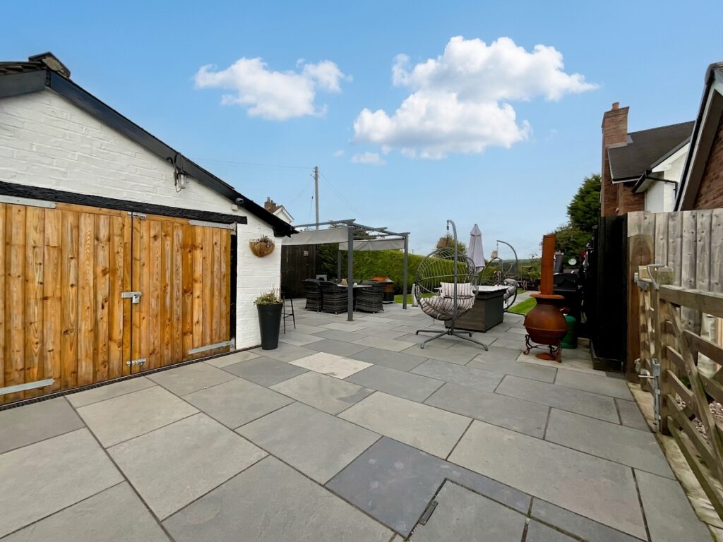 Stone Road, Tittensor, ST12