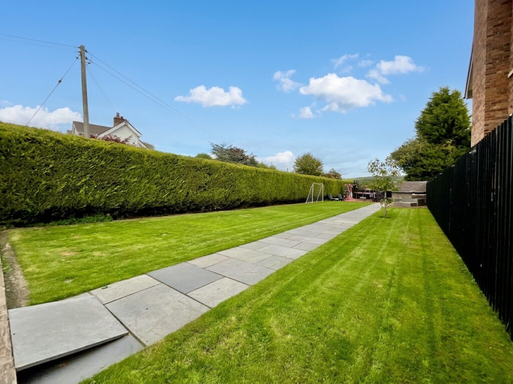 Stone Road, Tittensor, ST12