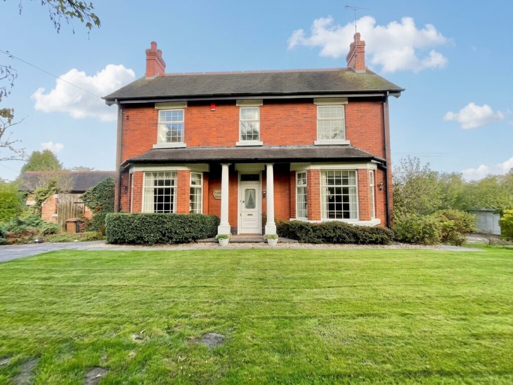 Breach Lane, Tean, ST10