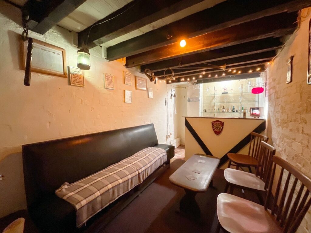 Breach Lane, Tean, ST10