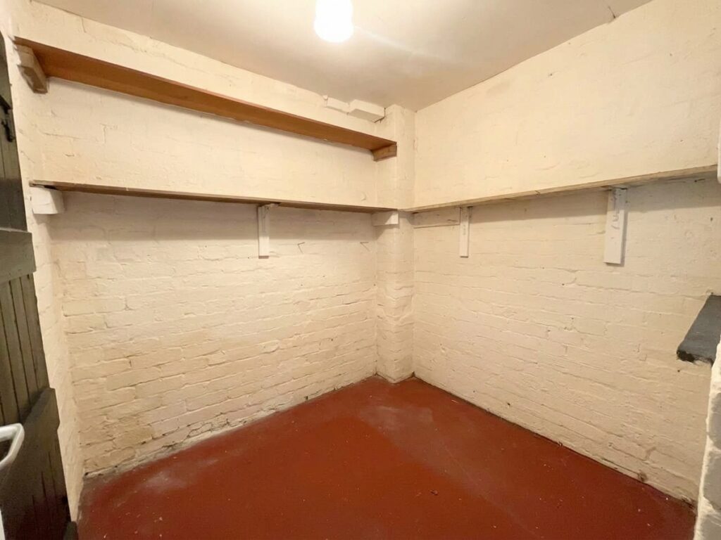 Breach Lane, Tean, ST10