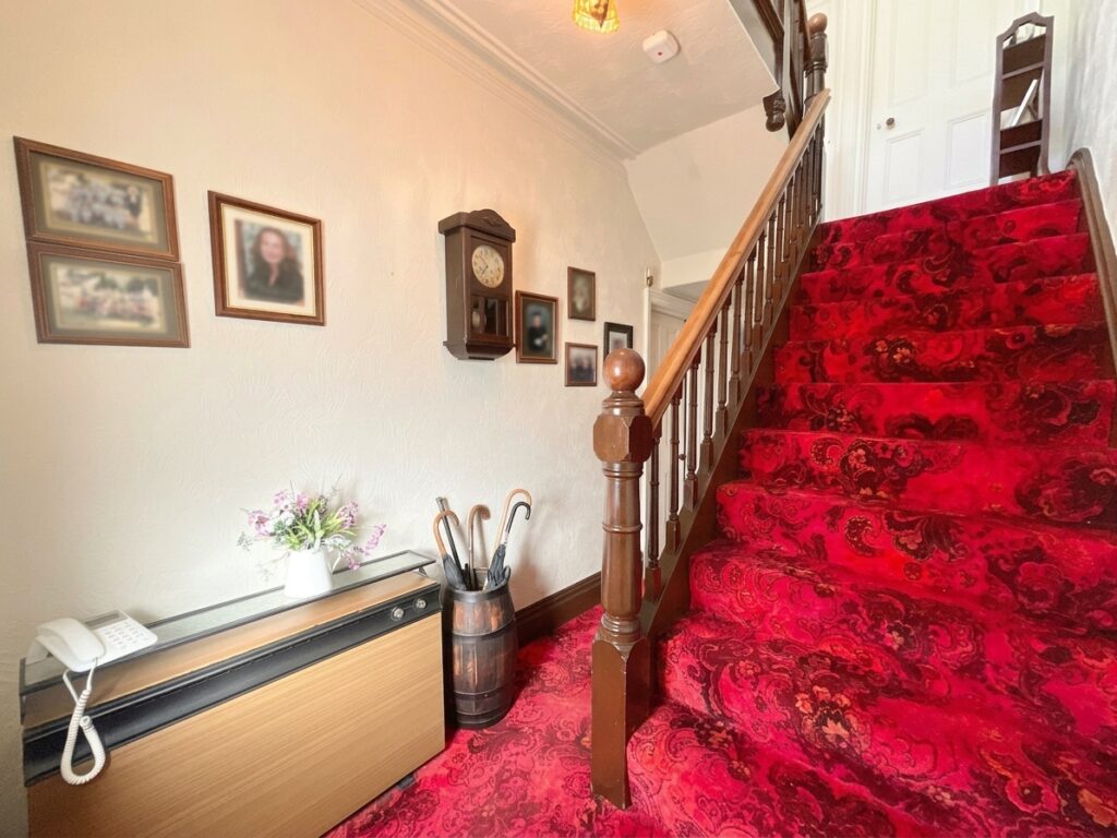 Breach Lane, Tean, ST10