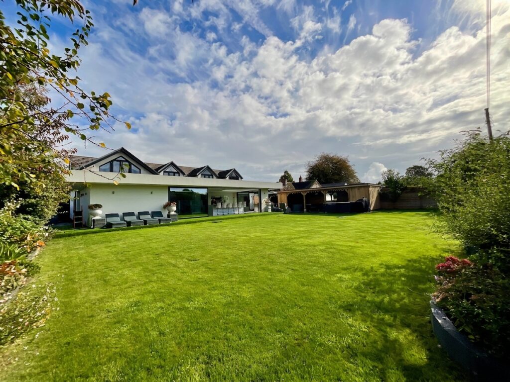 Old Road, Barlaston, ST12